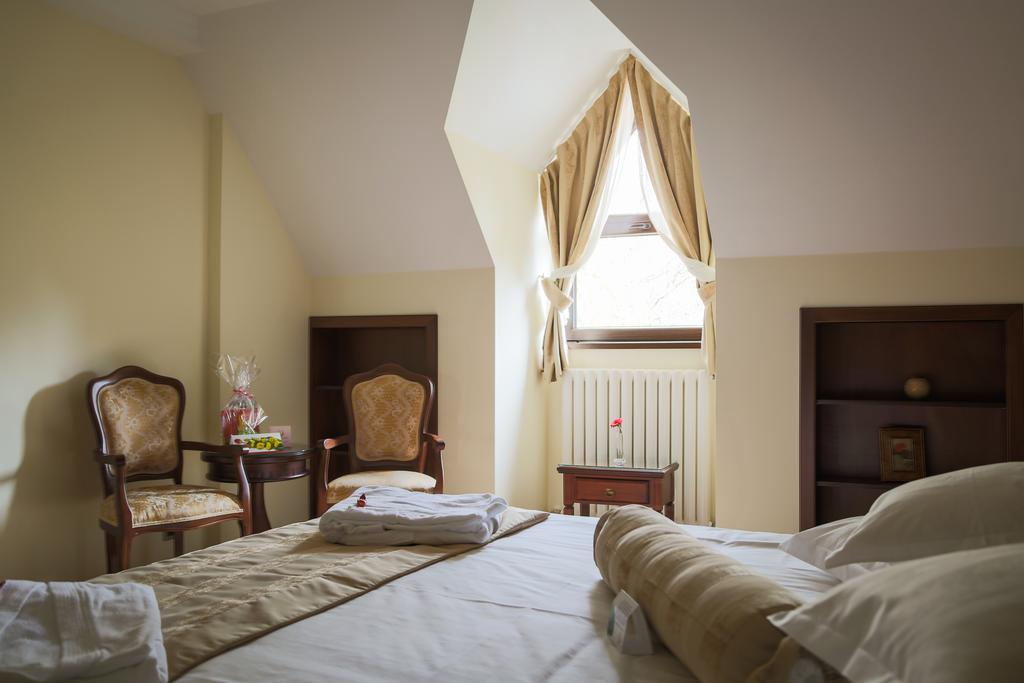 Hotel Foisorul Cu Flori Sinaia Dış mekan fotoğraf