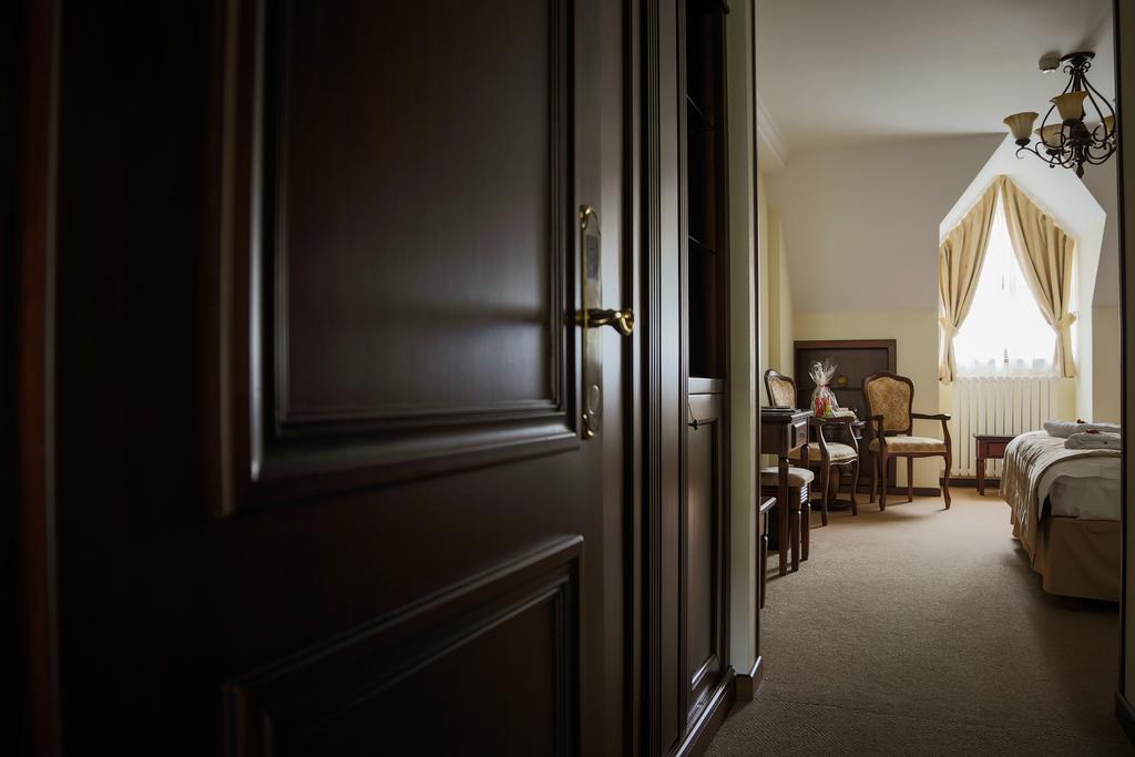 Hotel Foisorul Cu Flori Sinaia Dış mekan fotoğraf