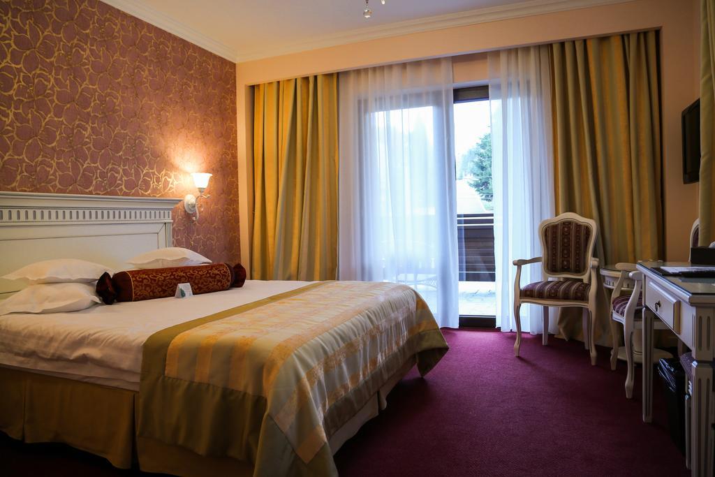 Hotel Foisorul Cu Flori Sinaia Dış mekan fotoğraf